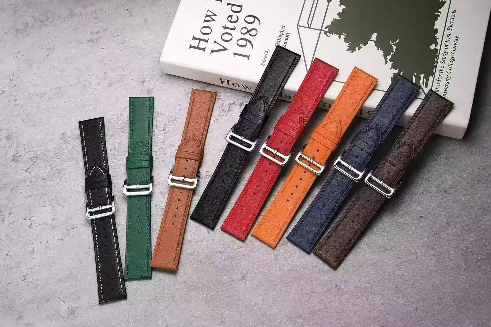 Colour-led assortment of compatible replacement watch straps